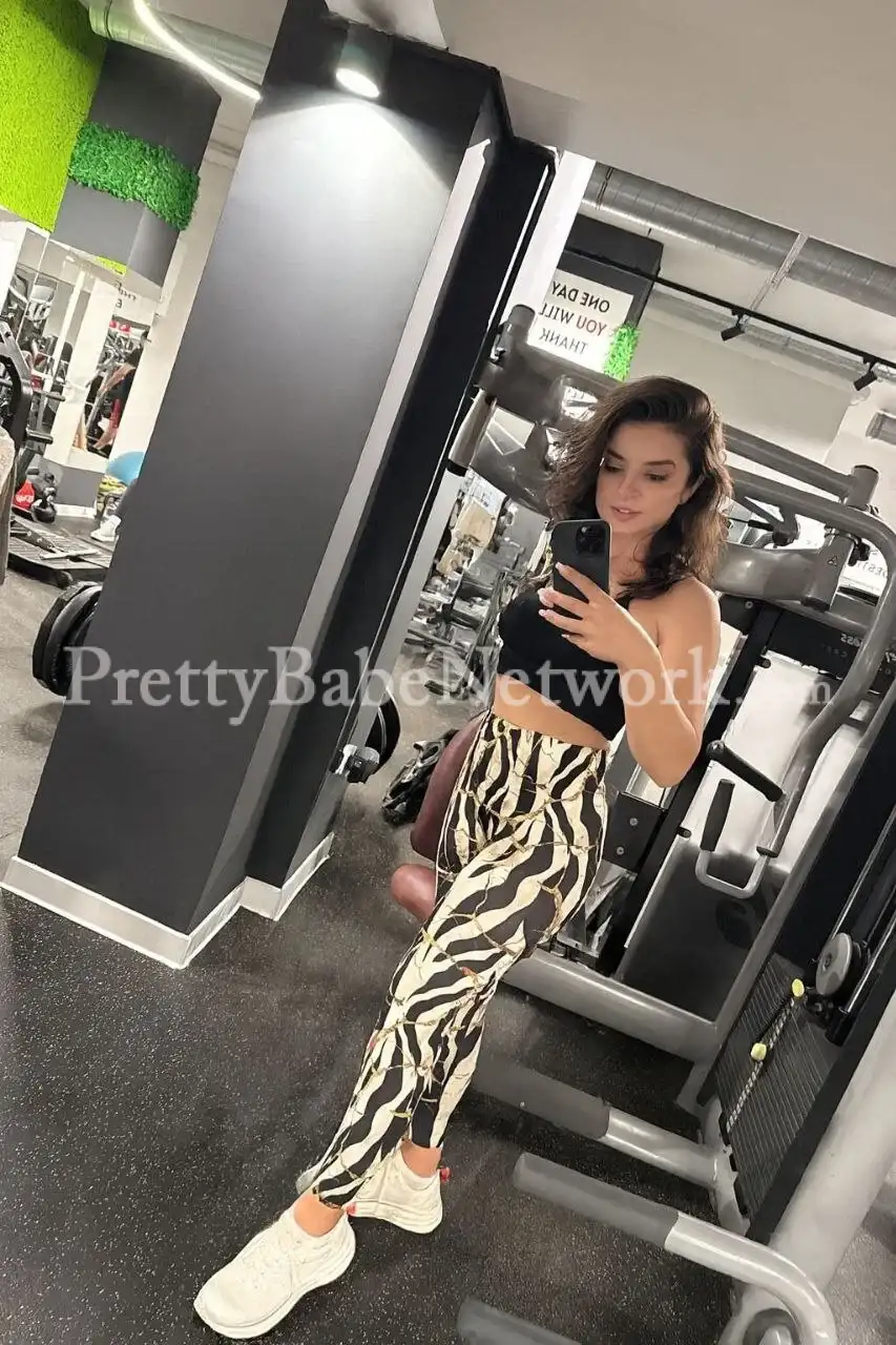 Kalindi—VIP Escort in Noida Sector 15 for Exceptional Erotic Enjoyment